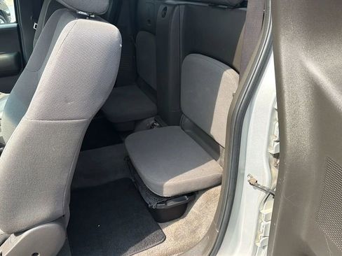 Used 2005 Nissan Frontier XE w/ (U01) Preferred Pkg RWD image 12