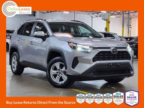 Used 2022 Toyota RAV4 XLE image 1