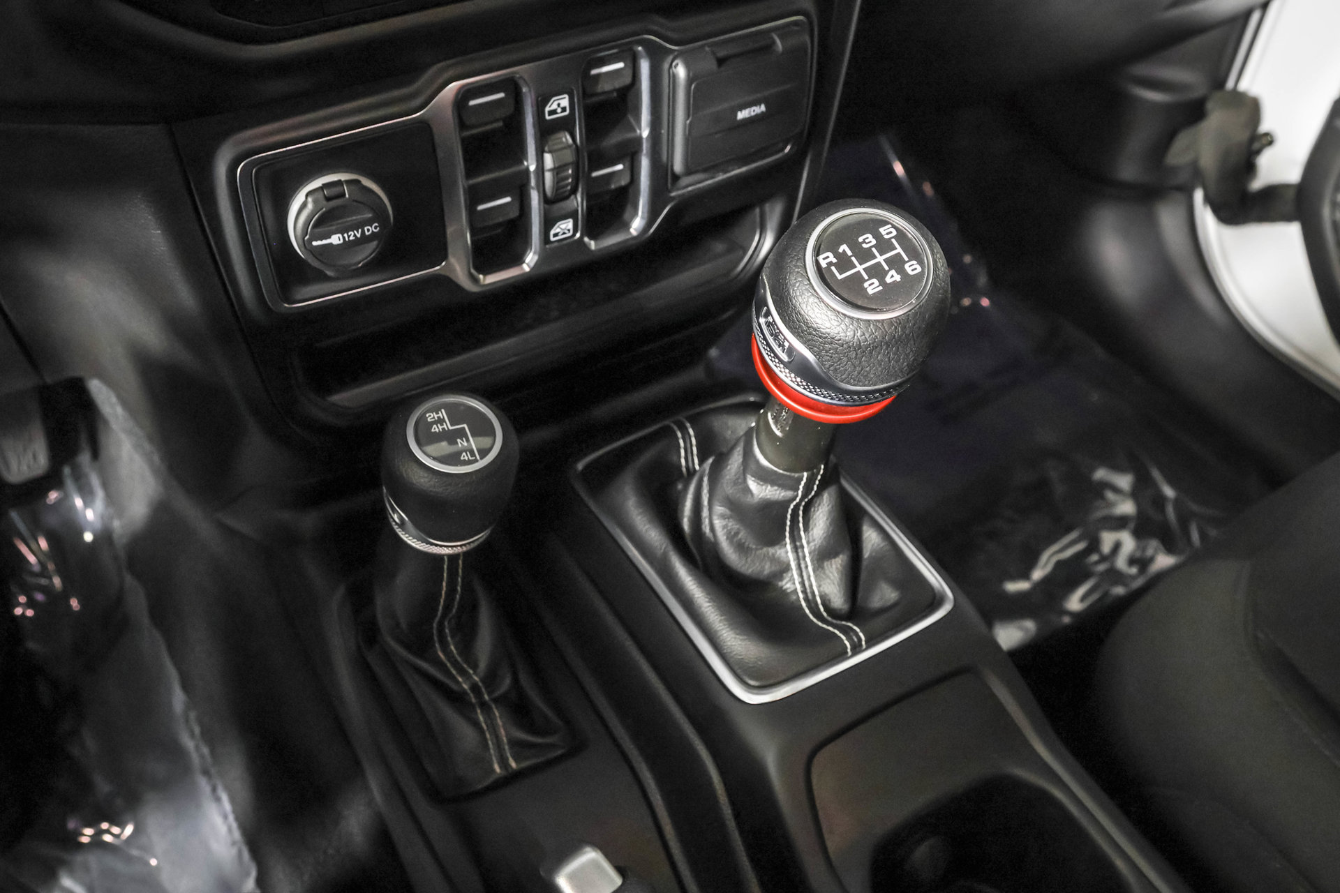 Used 2022 Jeep Wrangler Unlimited Sahara w/ Safety Group AWD/4WD image 33