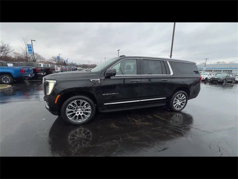 Certified 2025 GMC Yukon XL Denali image 5