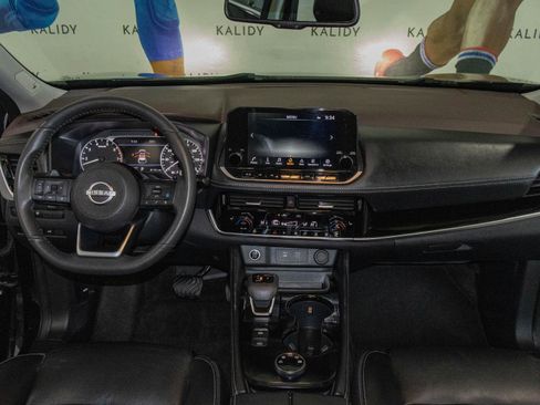 Used 2023 Nissan Rogue SL w/ SL Premium Package image 3