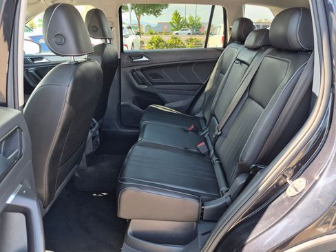 Used 2022 Volkswagen Tiguan SE AWD/4WD image 30