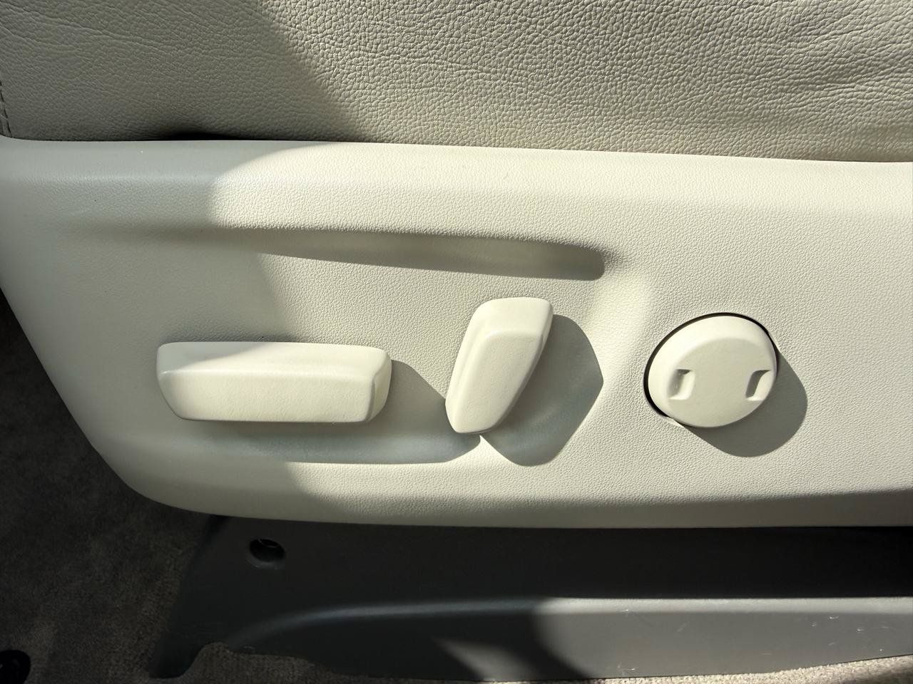 Used 2018 Toyota Sienna XLE w/ XLE Navigation Package FWD image 12