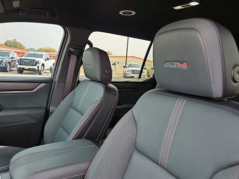 Used 2024 GMC Acadia AT4 w/ Luxury Package image 12