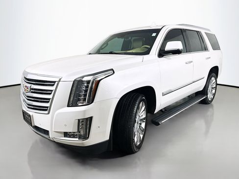 Used 2019 Cadillac Escalade Platinum AWD/4WD image 3