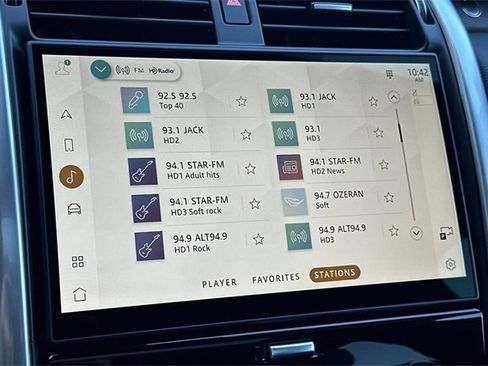 New 2025 Land Rover Discovery Dynamic SE image 17