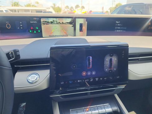 New 2025 Lincoln Nautilus Premier w/ Equipment Group 102A image 31