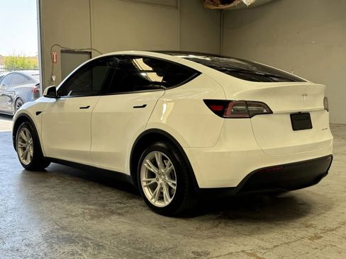 Used 2020 Tesla Model Y Long Range image 2