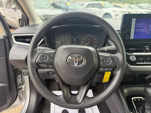Used 2025 Toyota Corolla LE FWD image 11