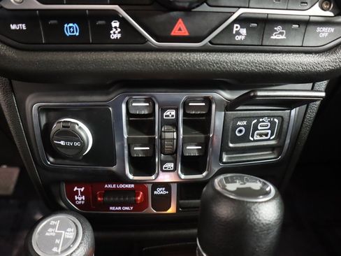 Used 2024 Jeep Wrangler Unlimited image 49