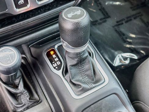 Used 2021 Jeep Wrangler Sport AWD/4WD image 16