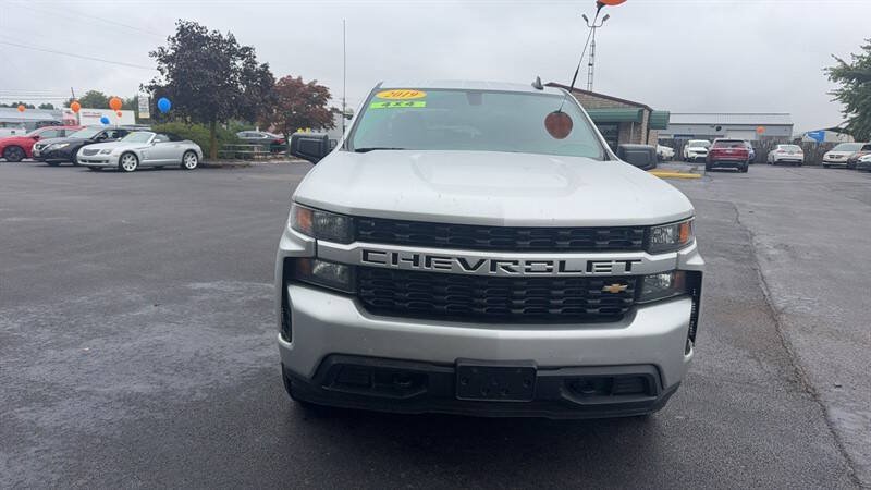 Used 2019 Chevrolet Silverado 1500 Custom w/ Custom Value Package AWD/4WD image 3