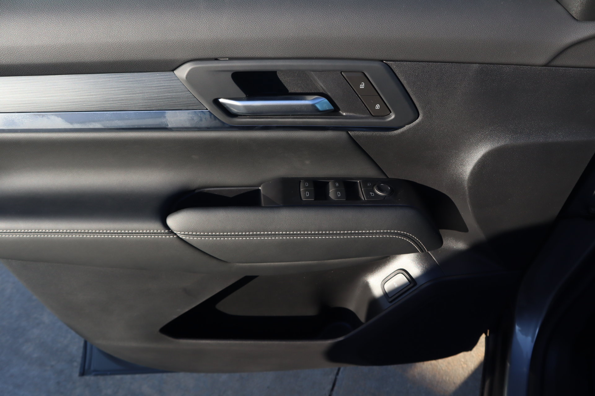 New 2027 GMC Terrain Elevation w/ Elevation Premium Package FWD image 17