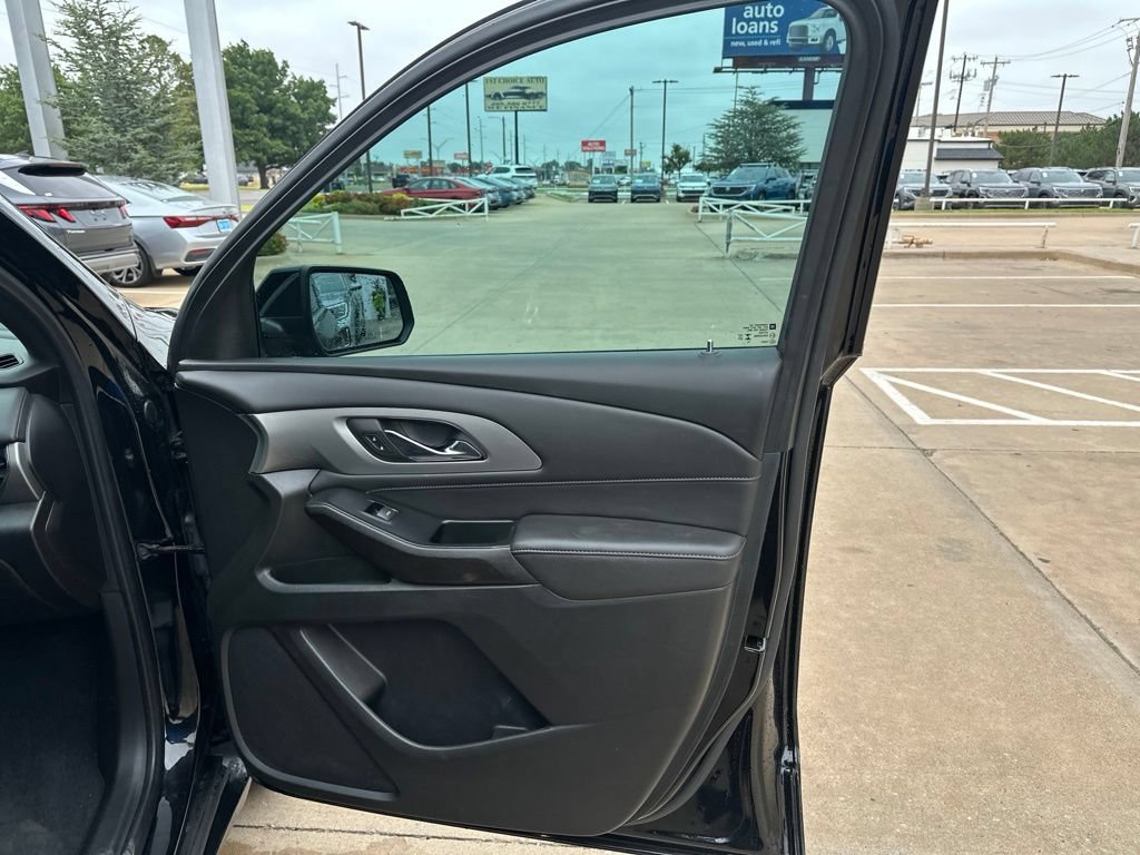 Used 2023 Chevrolet Traverse LT FWD image 22