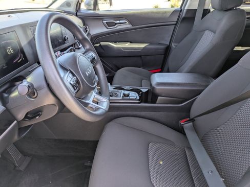 Used 2025 Kia Sportage LX image 25