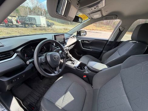 Used 2023 Toyota RAV4 XLE AWD/4WD image 6