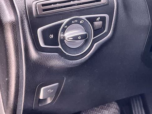 Used 2022 Mercedes-Benz GLC 300 image 29