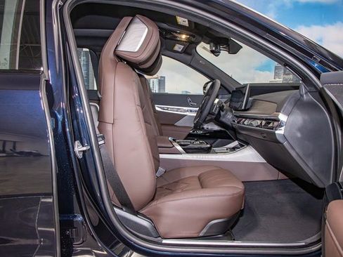 Used 2026 BMW 750e xDrive AWD/4WD image 21