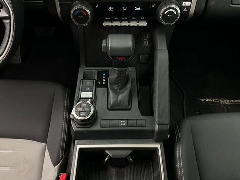 Used 2025 Toyota Tacoma TRD Off-Road image 13