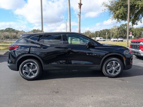 Used 2025 Chevrolet Blazer LT image 3