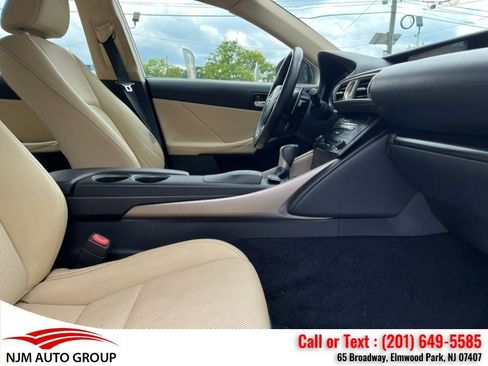 Used 2014 Lexus IS 250 AWD w/ Navigation Package image 39