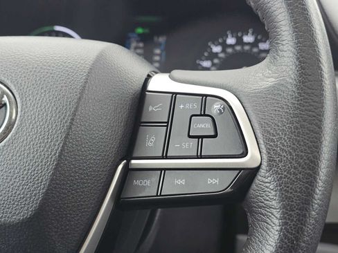 Used 2024 Toyota Sienna XLE w/ XLE Plus Package AWD/4WD image 28