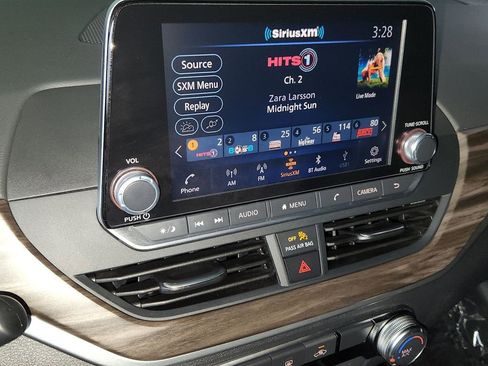 Used 2025 Nissan Altima 2.5 SV image 17