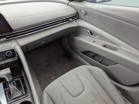 Used 2024 Hyundai Elantra SEL FWD image 17
