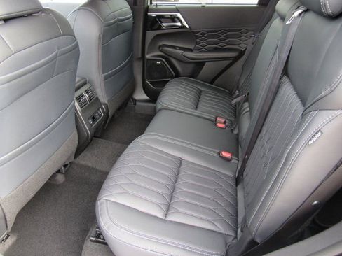 New 2026 Mitsubishi Outlander SEL FWD image 8