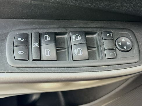 Used 2020 Jeep Cherokee Limited AWD/4WD image 15