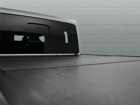 Used 2022 Jeep Gladiator Rubicon w/ Cold Weather Group image 17