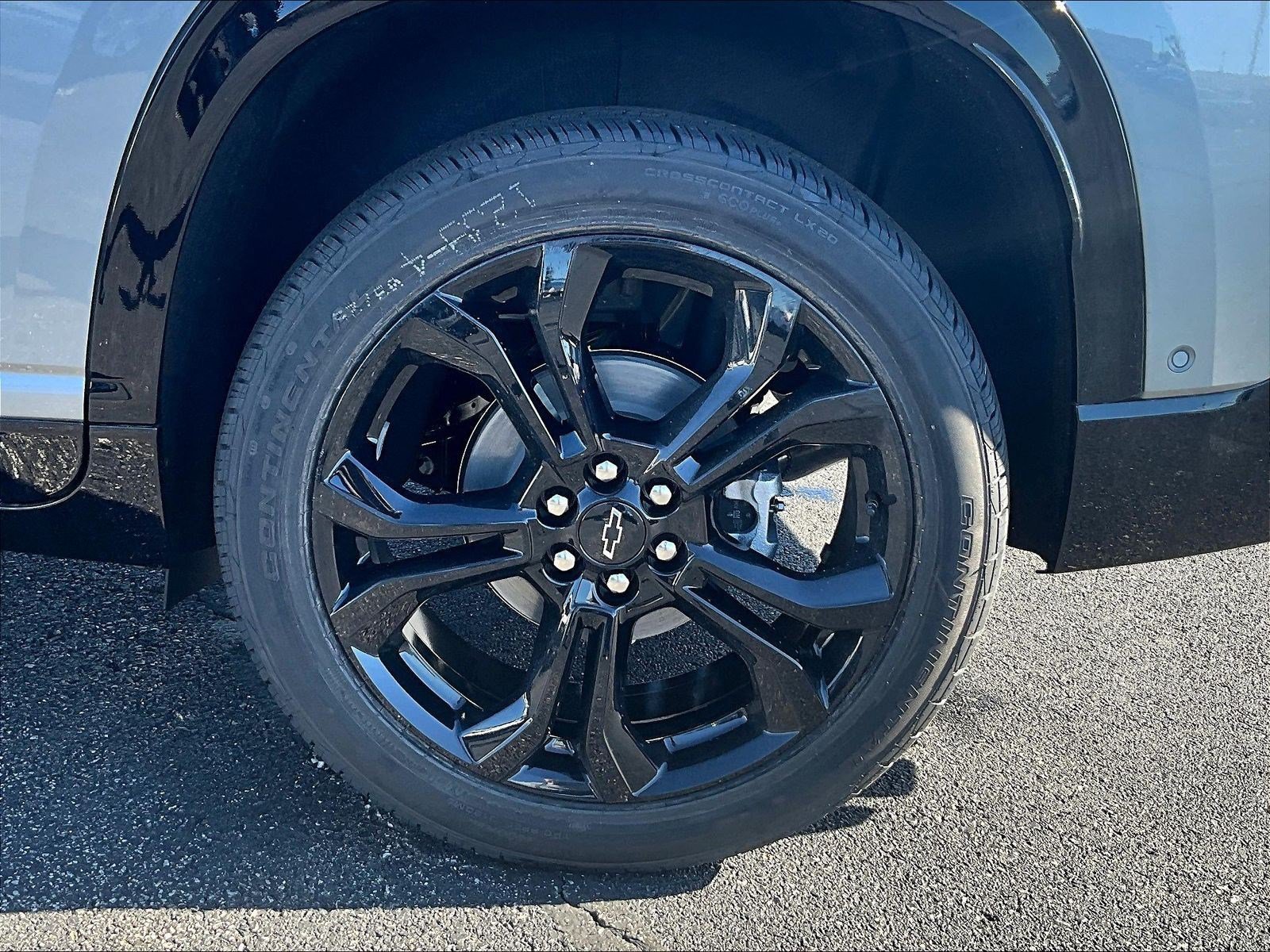 New 2027 Chevrolet Traverse RS w/ LPO, Floor Liner Package FWD image 23
