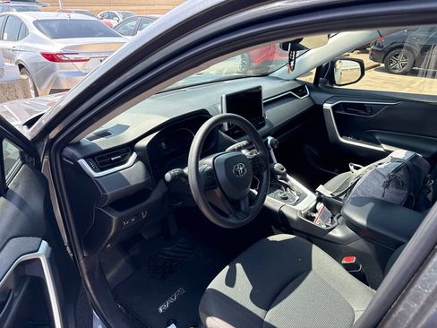 Used 2025 Toyota RAV4 LE AWD/4WD image 7