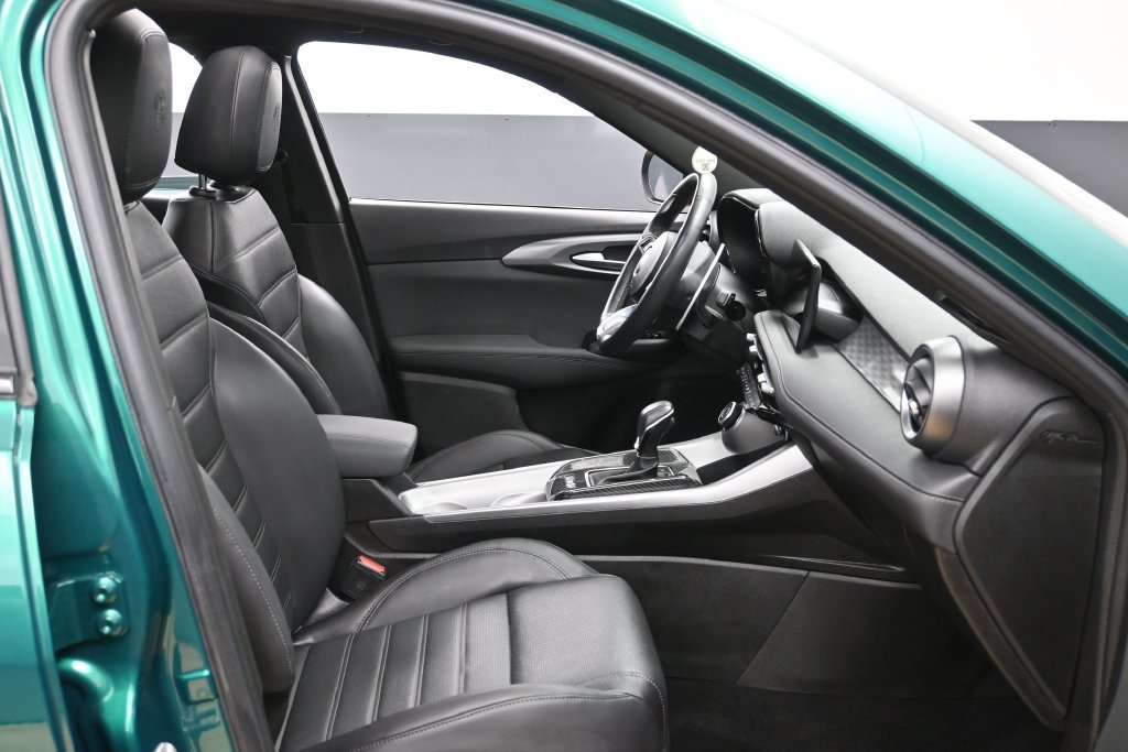 Used 2024 Alfa Romeo Tonale Veloce w/ Active Assist Package AWD/4WD image 30
