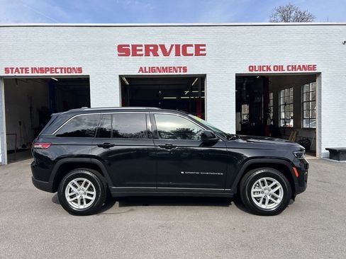 Used 2024 Jeep Grand Cherokee Laredo X AWD/4WD image 1