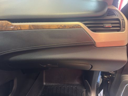 Used 2015 GMC Yukon Denali w/ Premium Package AWD/4WD image 22