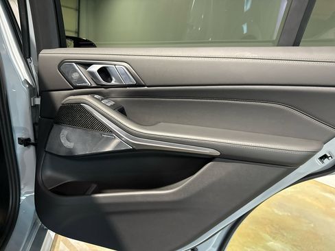 Used 2025 BMW X7 M60i image 30