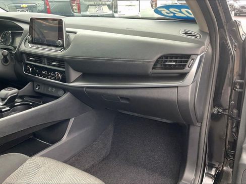 Used 2025 Nissan Rogue SV AWD/4WD image 17