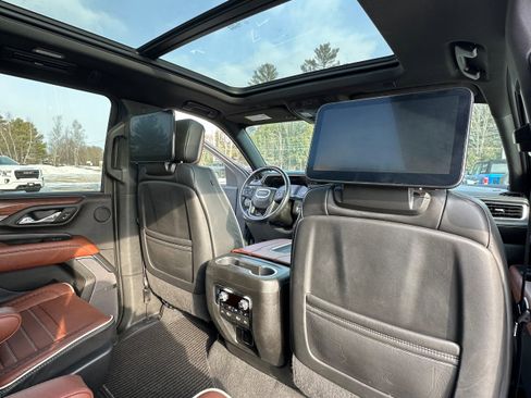 Used 2023 GMC Yukon XL Denali Ultimate AWD/4WD image 28