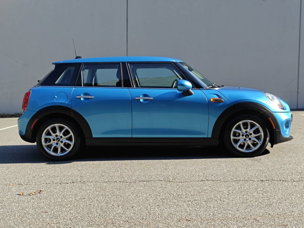 Used 2018 MINI Cooper 4-Door Hardtop FWD image 2