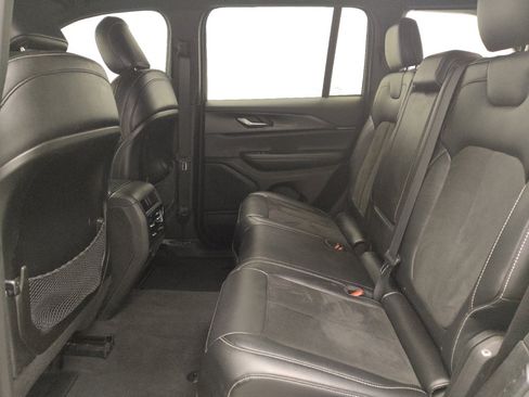 Used 2023 Jeep Grand Cherokee Altitude AWD/4WD image 18