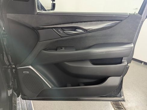 Used 2019 Cadillac Escalade Platinum image 19