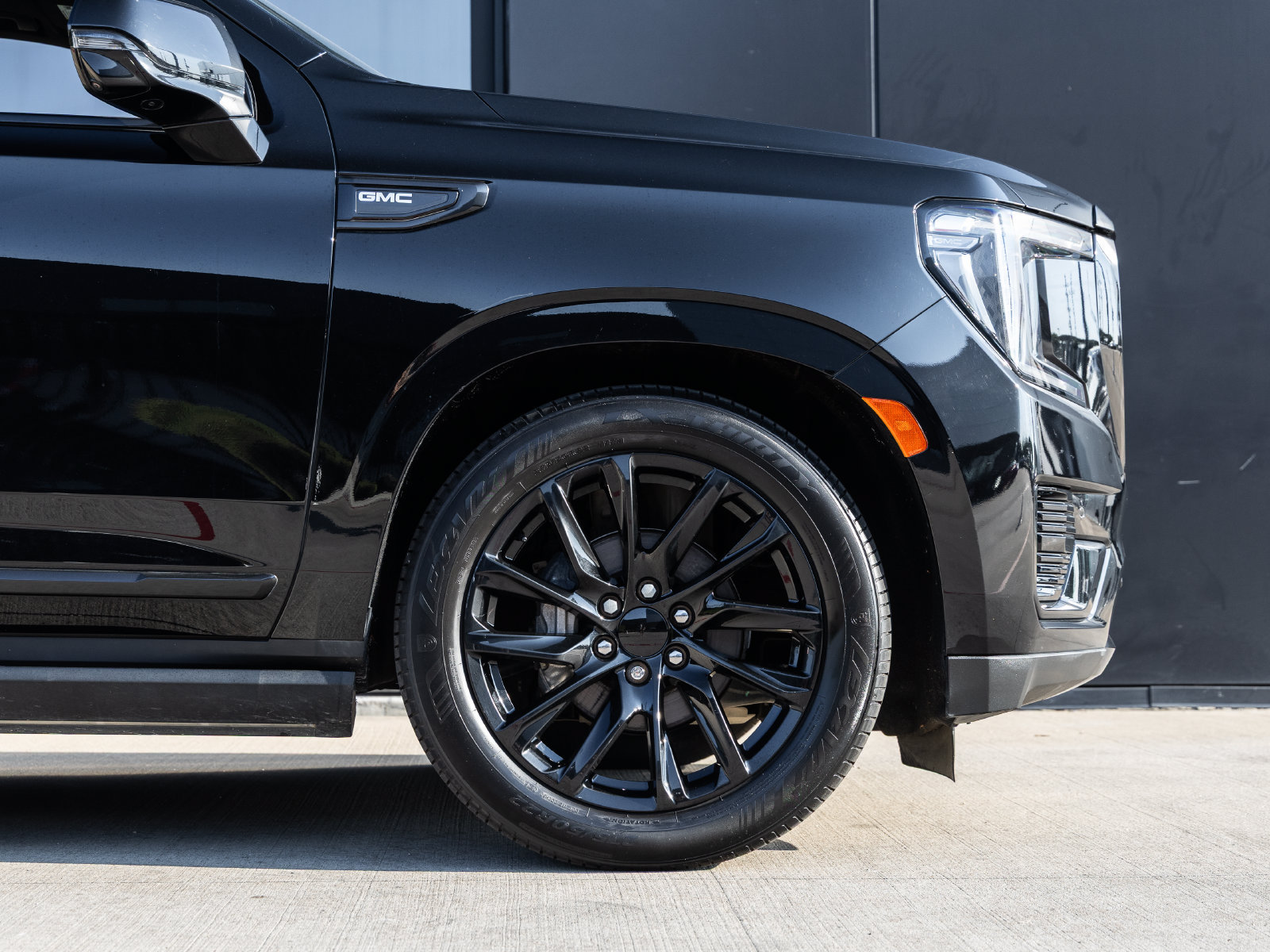 Used 2021 GMC Yukon Denali w/ Denali Premium Package RWD image 11