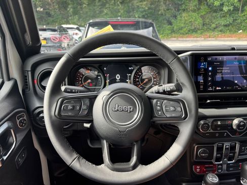 Used 2025 Jeep Wrangler Unlimited Rubicon AWD/4WD image 28