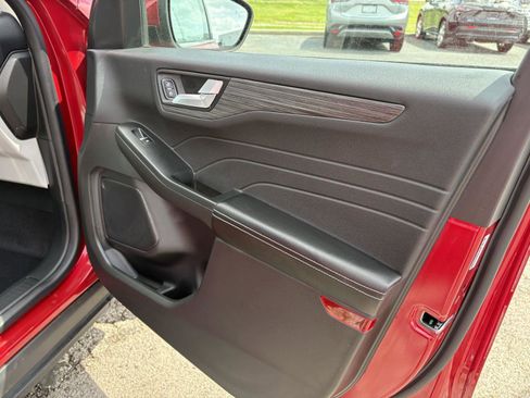 Used 2023 Ford Escape Platinum image 11