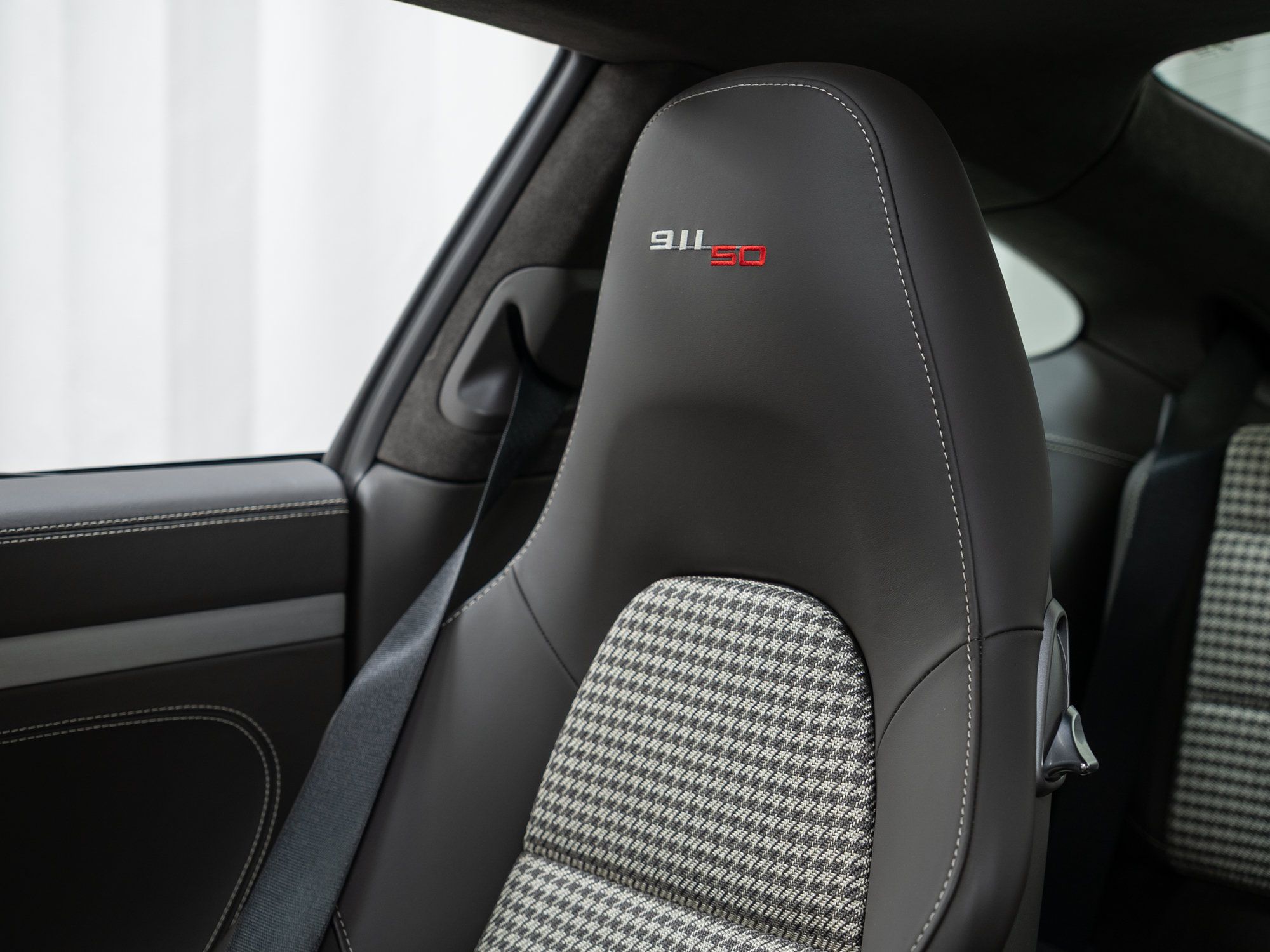 Certified 2014 Porsche 911 50th Anniversary Edition RWD image 22