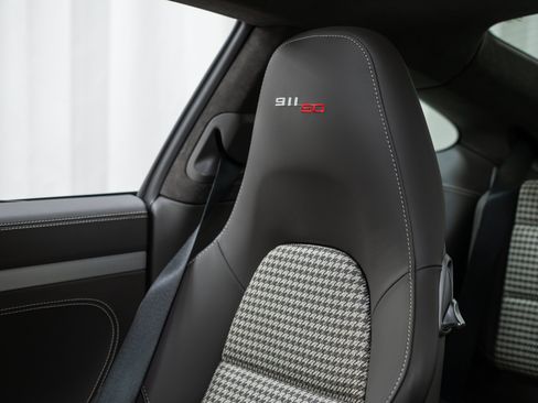 Certified 2014 Porsche 911 50th Anniversary Edition RWD image 22