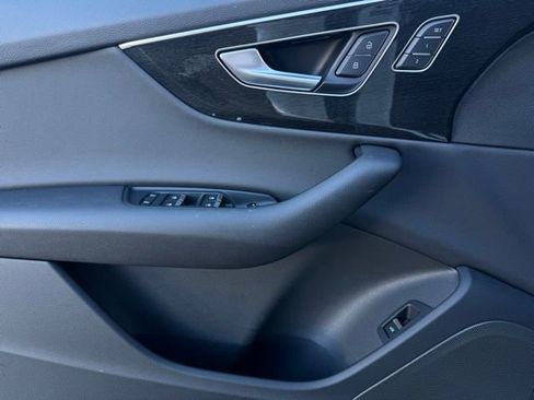 Used 2025 Audi Q7 2.0T Premium w/ Convenience Package image 11