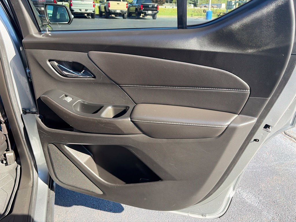 Used 2023 Chevrolet Traverse LT w/ LPO, Floor Liner Package AWD/4WD image 36