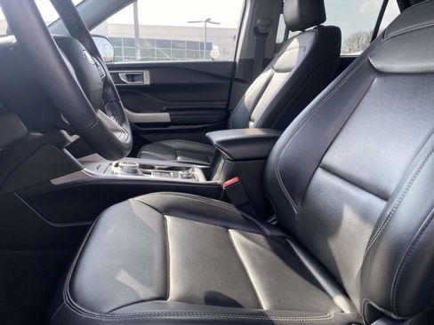 Used 2023 Ford Explorer XLT w/ Equipment Group 202A image 16